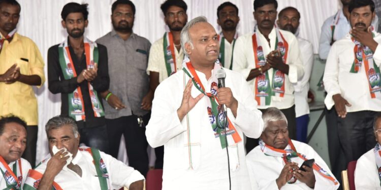 ರಾಧಾಕೃಷ್ಣ ಪರ ಸಚಿವ ಪ್ರಿಯಾಂಕ್ ಖರ್ಗೆ ಮತಯಾಚನೆ;