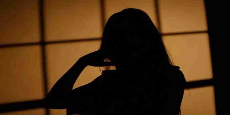 ಪತ್ನಿಯನ್ನು ಕಾಲ್‌ ಗರ್ಲ್‌ ಮಾಡಲು ಮುಂದಾಗಿದ್ಯಾಕೆ ಗಂಡ..?