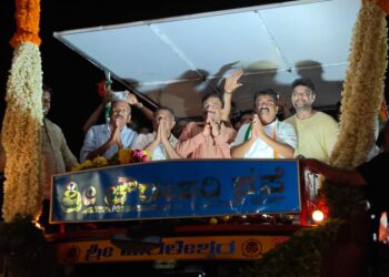 ಕಾಂಗ್ರೆಸ್​ ಪರ ದರ್ಶನ್​ ಪ್ರಚಾರ.. ಸುಮಲತಾ ಡಬಲ್​ ಗೇಮ್​ ಮಾಡಿದ್ರಾ..?