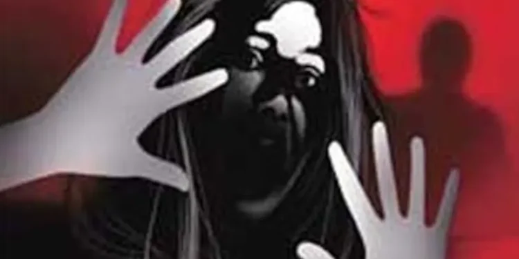 ಮಹಿಳೆಯ ಕುತ್ತಿಗೆಗೆ ಬೆಲ್ಟ್ ನಿಂದ ಬಿಗಿದು ಪ್ರಜ್ಞೆ ತಪ್ಪಿಸಿ ಅತ್ಯಾಚಾರ