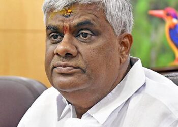 ಅಪ್ಪ-ಮಗನಿಗೆ ಬಂಧನದ ಭೀತಿ, ಕಾಲಾವಕಾಶ ಮನವಿ ತಿರಸ್ಕರಿಸಿದ SIT..