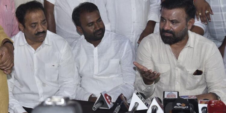 ಅಂಜಲಿ ಅಂಬಿಗೇರ ನಿವಾಸಕ್ಕೆ ಸಚಿವ ಸಂತೋಷ್‌ ಲಾಡ್‌ ಭೇಟಿ ! ನ್ಯಾಯ ಕೊಡಿಸುವ ಭರವಸೆ ನೀಡಿದ ಸಚಿವರು !