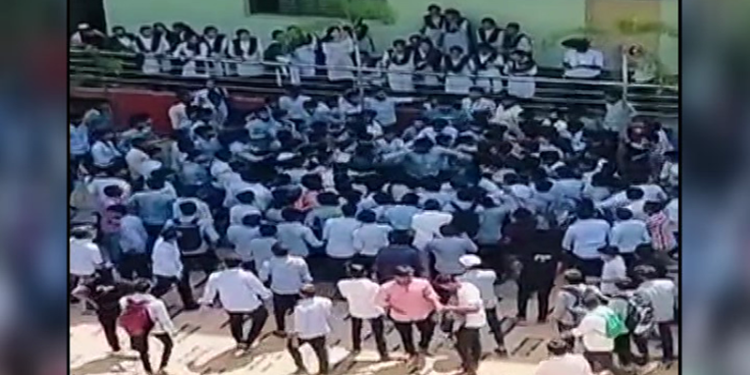 ಕಾಲೇಜಿನಲ್ಲಿ ಜೈ ಶ್ರೀರಾಮ್ ಹಾಡು ಹಾಕಿದ್ದಕ್ಕೆ ಅನ್ಯ ಕೋಮಿನ ವಿದ್ಯಾರ್ಥಿಗಳಿಂದ ಹಿಂದೂ ವಿದ್ಯಾರ್ಥಿಗಳ ಮೇಲೆ ಹಲ್ಲೆ!