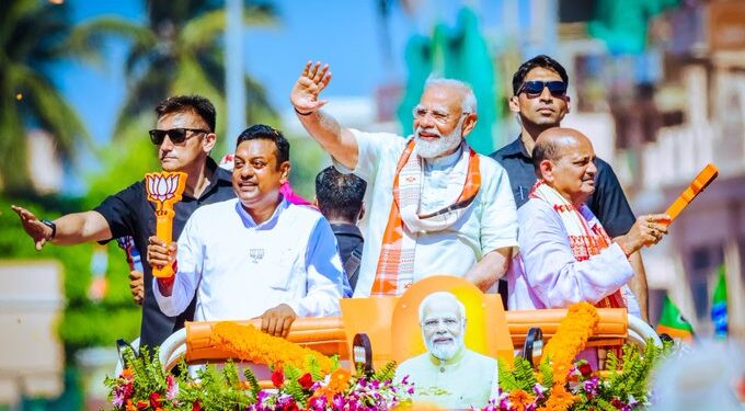 ಮತದಾನದ ಮಧ್ಯೆಯೂ ಪ್ರಚಾರ ನಡೆಸಿದ ಪ್ರಧಾನಿ