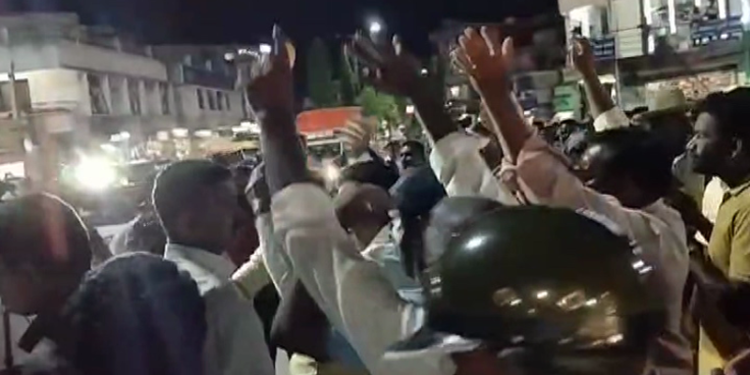 ಕಿಡ್ನಾಪ್ ಪ್ರಕರಣ; ಹಾಸನ ಜಿಲ್ಲೆಯಲ್ಲಿ ಪಟಾಕಿ ಸಿಡಿಸಿ ಸಂಭ್ರಮ!