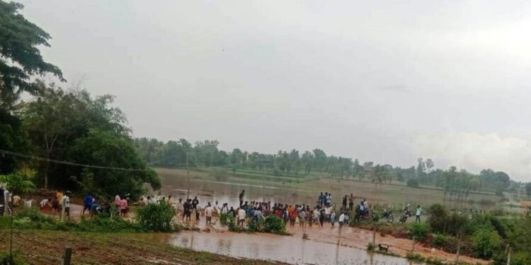 ಹುಣಸೂರಲ್ಲಿ ಭಾರಿ ಮಳೆ(Heavy Rain).. ಅನ್ನದಾತರ ಬೆಳೆಗಳು ಸರ್ವನಾಶ