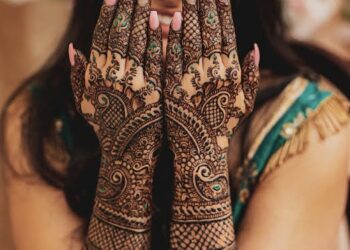 ಕೈಗಳಿಗೆ ಹಚ್ಚಿರುವ ಮೆಹಂದಿ ಹೆಚ್ಚು ಕೆಂಪಾಗಬೇಕು ಅಂದ್ರೆ, ಈ ನ್ಯಾಚುರಲ್ ಟ್ರಿಕ್ ನ ಫಾಲೋ ಮಾಡಿ!