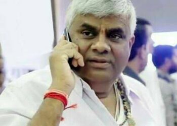 ಶರಣಾಗಲೂ ಘಳಿಗೆ-ಮುಹೂರ್ತ ನೋಡಿದ್ದರಂತೆ ರೇವಣ್ಣ ! ಲಾಭ ಲಗ್ನದಲ್ಲಿ ಬಾಗಿಲು ತೆರೆದ ರೇವಣ್ಣ !