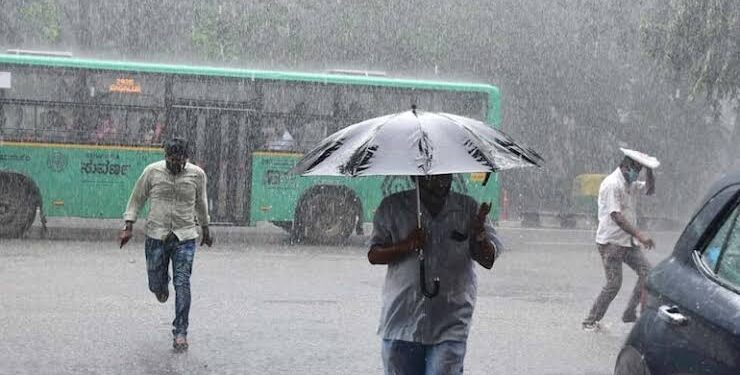 ಬೆಂಗಳೂರಿಗೆ ಕೊನೆಗೂ ತಂಪೆರೆದ ವರುಣ ! ರಾಜಧಾನಿಯ ಬಹುತೇಕ ಕಡೆಗಳಲ್ಲಿ ಉತ್ತಮ ಮಳೆ !