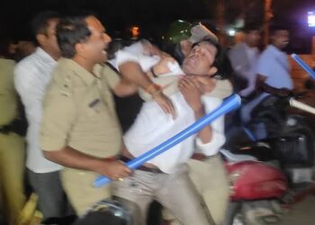 ಹಿಂದೂ ಕಾರ್ಯಕರ್ತರಿಗೆ ಲಾಠಿ ರುಚಿ ತೋರಿಸಿದ ಬಾಗಲಕೋಟೆ ಪೊಲೀಸರು ! CPI ವಿರುದ್ಧ ಕಾರ್ಯಕರ್ತರು ಗರಂ !