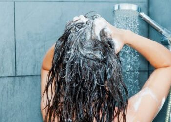 Hair Care: ಉದ್ದ ಹಾಗೂ ದಟ್ಟವಾದ ಕೂದಲು ನಿಮ್ಮದಾಗಬೇಕು ಅಂದ್ರೆ ತಲೆಗೆ ಸ್ನಾನ ಮಾಡುವ ಮೊದಲು ಮತ್ತು ನಂತರ ಈ ಸ್ಟೆಪ್ಸ್ ಗಳನ್ನ ಫಾಲೋ ಮಾಡಿ.!