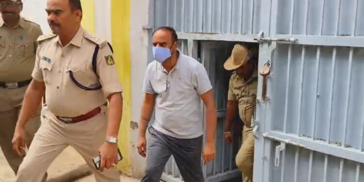 ನ್ಯಾಯಾಂಗ ಬಂಧನದಿಂದ ದೇವರಾಜೇಗೌಡರನ್ನ ಕಸ್ಟಡಿಗೆ ಪಡೆದ ಪೊಲೀಸರು !