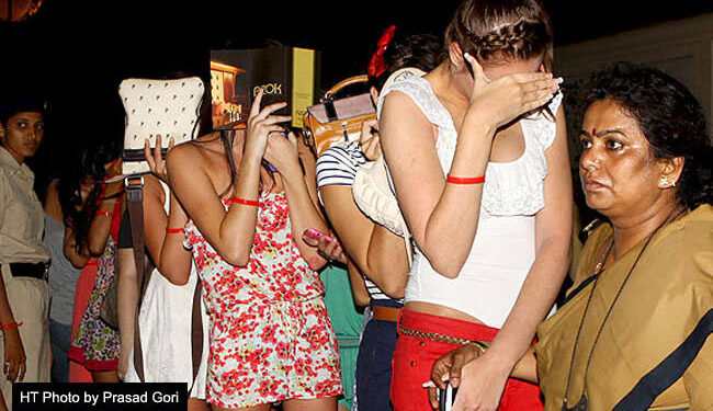 ರೇವ್ ಪಾರ್ಟಿ ಮೇಲೆ ದಾಳ ನಡೆಸಿದ ಸಿಸಿಬಿ(CCB) ! ಎಲೆಕ್ಟ್ರಾನಿಕ್ ಸಿಟಿಯಲ್ಲಿ ಮಾದಕ ಲೋಕ ?!