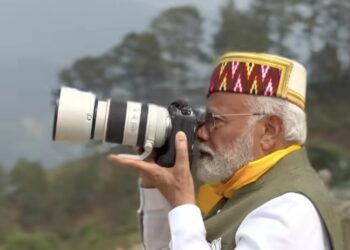 ಹಿಮಾಚಲದ ಪ್ರಕೃತಿ ಮಡಿಲಲ್ಲಿ ಮೋದಿ ! ಕ್ಯಾಮೆರದೊಂದಿಗೆ ಖಮಾಲ್ ಮಾಡಿದ ನಮೋ !