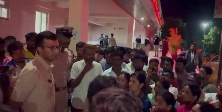 ಮಂಡ್ಯದಲ್ಲಿ ಹಿಂದೂ ಮನೆಗೆ ನುಗ್ಗಿ ಧಾಂಧಲೆ ಎಬ್ಬಿಸಿದ ಕಿಡಿಗೇಡಿಗಳು ! ಕಟ್ಟೆಯೊಡೆದ ಜನರ ಆಕ್ರೋಶ !