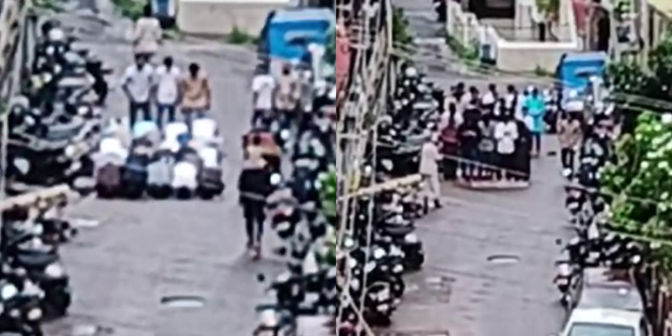 ನಡು ರಸ್ತೆಯಲ್ಲಿಯೇ ನಮಾಜ್ ಮಾಡಿದ ಯುವಕರು; ಆಕ್ರೋಶ