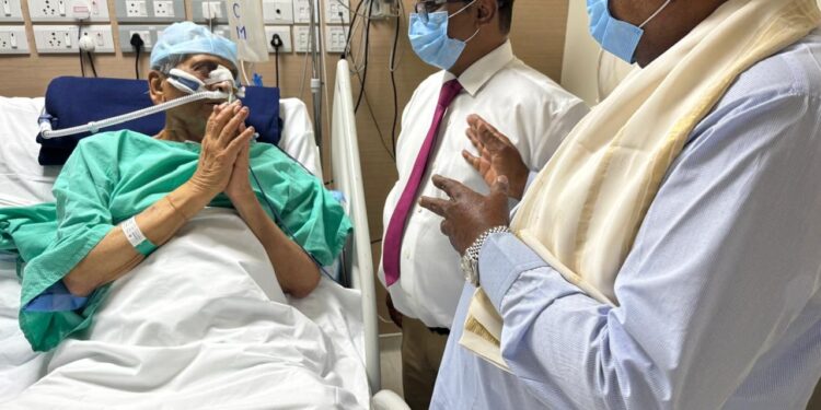 ಮಣಿಪಾಲ ಆಸ್ಪತ್ರೆಗೆ ತೆರಳಿ ಮಾಜಿ ಸಿಎಂ ಕೃಷ್ಣ ಆರೋಗ್ಯ ವಿಚಾರಿಸಿದ ಸಿಎಂ!