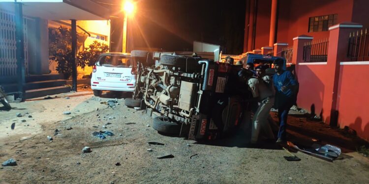 ಸ್ಟೇಷನ್​ ಧ್ವಂಸ ಸಹಜ ಪ್ರಕ್ರಿಯೆ.. ಶಾಸಕರ ಸಮರ್ಥನೆ..