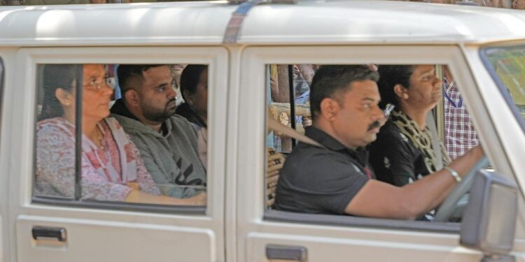 ಪ್ರಜ್ವಲ್​ ಬಂಧಿಸಿದ್ದು, ಕರೆತಂದಿದ್ದು ಮಹಿಳಾ ಆಫಿಸರ್ಸ್​​..! ಯಾಕೆ ಗೊತ್ತಾ..?