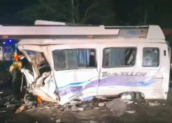 ಬಸ್ ಗೆ ಲಾರಿ ಡಿಕ್ಕಿ; 7 ಜನ ಬಲಿ