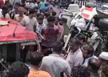 ಕಾರು, ಆಂಬುಲೆನ್ಸ್ ಡಿಕ್ಕಿ; ಸ್ಥಳದಲ್ಲಿಯೇ ಮೂವರು ಬಲಿ