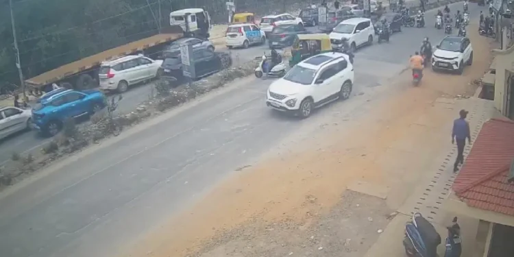 ಓವರ್ ಟೇಕ್ ಮಾಡುವಾಗ ದಾರಿ ಬಿಡಲಿಲ್ಲ ಎಂದು ಕಾರಿನ ಮೇಲೆ ದಾಳಿ