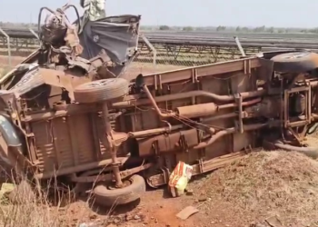 ವಿದ್ಯುತ್ ಕಂಬಕ್ಕೆ ಕ್ರೂಸರ್ ಡಿಕ್ಕಿ; ಮೂವರು ಸ್ಥಳದಲ್ಲಿಯೇ ಸಾವು