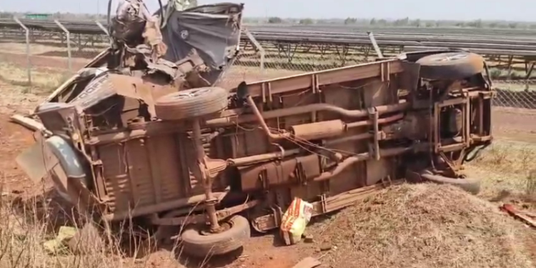 ವಿದ್ಯುತ್ ಕಂಬಕ್ಕೆ ಕ್ರೂಸರ್ ಡಿಕ್ಕಿ; ಮೂವರು ಸ್ಥಳದಲ್ಲಿಯೇ ಸಾವು