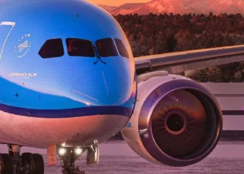 ವಿಮಾನ ಟೇಕ್ ಆಫ್ ಆಗುತ್ತಿದ್ದಾಗ ಇಂಜಿನ್ ಗೆ ಸಿಲುಕಿ ವ್ಯಕ್ತಿ ಬಲಿ