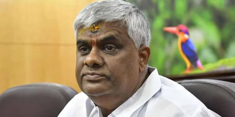 ಕಣ್ಣೀರು ಸುರಿಸಿದ ಮಾಜಿ ಸಚಿವ ಎಚ್.ಡಿ. ರೇವಣ್ಣ