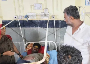 ಪ್ರಸಾದ ಸ್ವೀಕರಿಸಿದ ಭಕ್ತರು; ಹಲವರ ಸ್ಥಿತಿ ಗಂಭೀರ