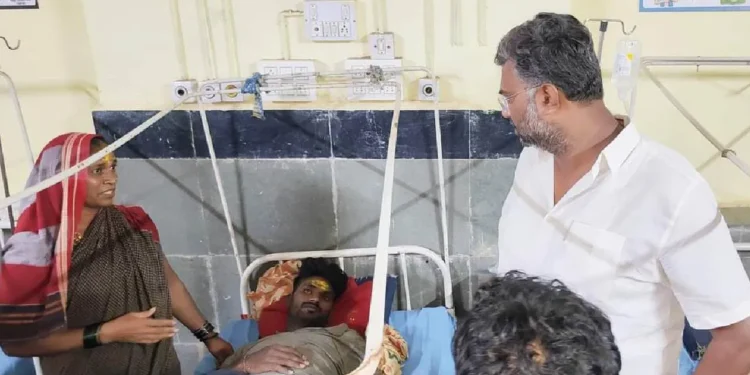 ಪ್ರಸಾದ ಸ್ವೀಕರಿಸಿದ ಭಕ್ತರು; ಹಲವರ ಸ್ಥಿತಿ ಗಂಭೀರ