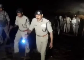 ಮರಳು ದಂಧೆ; ಪೊಲೀಸರ ಮೇಲೆಯೇ ಟ್ರ್ಯಾಕ್ಟರ್ ಹರಿಸಿದ ದುಷ್ಕರ್ಮಿಗಳು