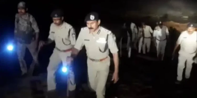 ಮರಳು ದಂಧೆ; ಪೊಲೀಸರ ಮೇಲೆಯೇ ಟ್ರ್ಯಾಕ್ಟರ್ ಹರಿಸಿದ ದುಷ್ಕರ್ಮಿಗಳು