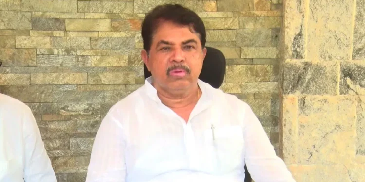 ಡೆತ್ ನೋಟ್ ನಲ್ಲಿ ಸಚಿವರ ಹೆಸರಿದೆ, ಎಫ್ ಐಆರ್ ನಲ್ಲಿ ಏಕಿಲ್ಲ? ಆರ್. ಅಶೋಕ್