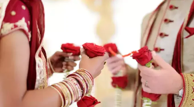 ಕಲ್ಯಾಣ ಮಂಟಪದಲ್ಲಿಯೇ(Marriage Hall) ಹಿಗ್ಗಾಮುಗ್ಗಾ ವರನನ್ನು ಥಳಿಸಿದ ವಧುವಿನ ಮಾಜಿ ಪ್ರಿಯಕರ