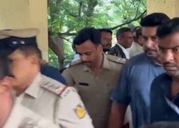 ನಟ ದರ್ಶನ್​ ಕೊಲೆ ಕೇಸ್​ನಲ್ಲಿ ಜೈಲು ಸೇರಿದ್ದು ಸ್ಯಾಂಡಲ್​ವುಡ್ ಅಷ್ಟೇ ಅಲ್ಲ ಇಡೀ ಭಾರತೀಯ ಚಿತ್ರರಂಗವನ್ನೇ ತಲ್ಲಣಗೊಳಿಸಿದೆ