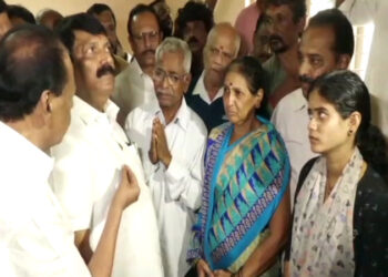 ರೇಣುಕಾಸ್ವಾಮಿ ಕುಟುಂಬಕ್ಕೆ 5 ಲಕ್ಷ ರೂ. ಪರಿಹಾರ; ಶಾಶ್ವತ ಪರಿಹಾರದ ಭರವಸೆ