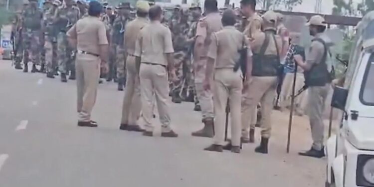 ಅಕ್ರಮ ಮಸೀದಿ ತೆರವು ; ಘರ್ಷಣೆಯಲ್ಲಿ 8 ಪೋಲೀಸರಿಗೆ ಗಾಯ