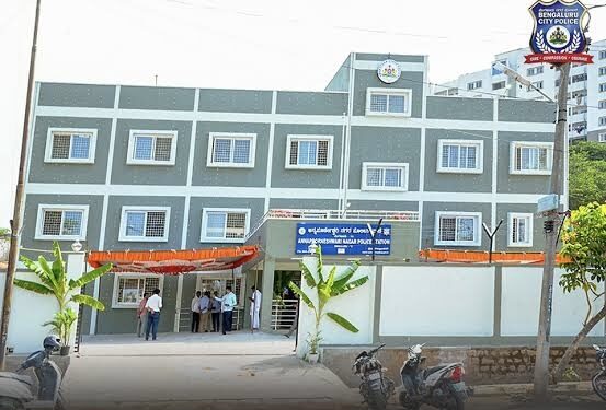 ಮೊನ್ನೆ ಬಿರಿಯಾನಿ ಇಂದು ಪೋಲಿಸ್ ಠಾಣೆಗೆ ಪೆಂಡಾಲ್ ! ಪೋಲಿಸರ ನಡೆಗೆ ಸಾರ್ವಜನಿಕರ ಆಕ್ರೋಶ !