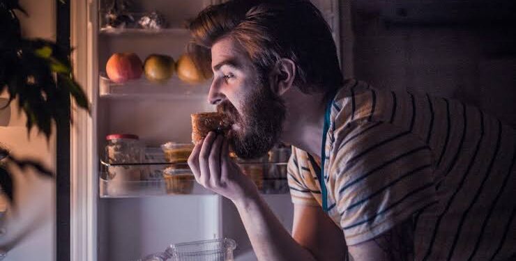 ಮಧ್ಯರಾತ್ರಿ ಹಸಿವಾಗಿ ನಿದ್ದೆಯಿಂದ ಎಚ್ಚರವಾಗುತ್ತ?ಹಾಗಿದ್ರೆ ಈ ಟಿಪ್ಸ್‌ನ ಟ್ರೈ ಮಾಡಿ.!