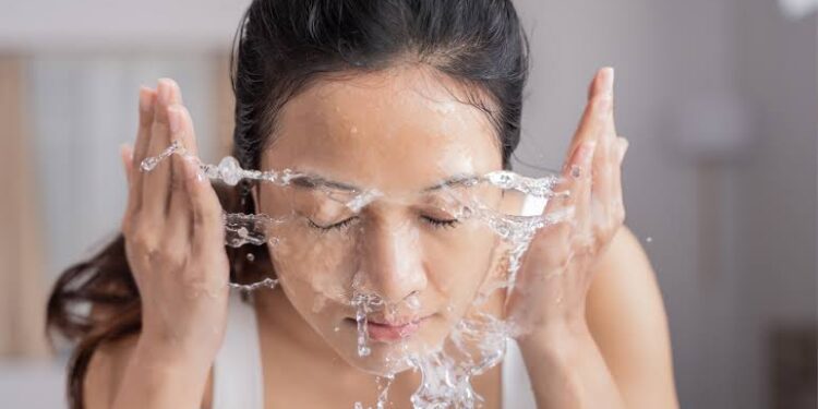 ಸೋಪ್ – ಫೇಸ್ ವಾಶ್ ಬದಲು ಈ ಪದಾರ್ಥಗಳನ್ನ ಬಳಸಿ ನಿಮ್ಮ ಮುಖವನ್ನು ತೊಳೆಯಬಹುದು ಗೊತ್ತಾ.!