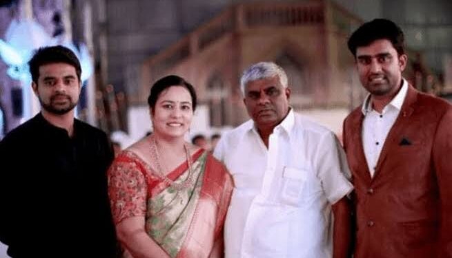 ರೇವಣ್ಣ ಕುಟುಂಬಕ್ಕೆ ಸಾಲು ಸಾಲು ಸಂಕಷ್ಟ ! ಕಳೆದ ಎರಡು ತಿಂಗಳಿಂದ ಸತತ ಸಂಕಷ್ಟ !