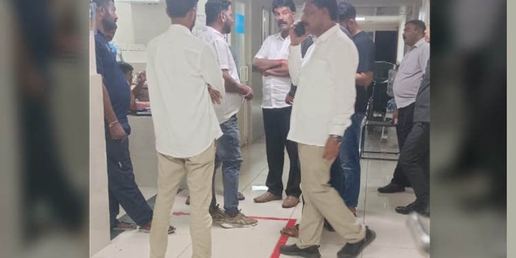 ಬಿಜೆಪಿ ವಿಜಿಯೋತ್ಸವದಲ್ಲಿ ಭಾಗಿಯಾಗಿ ಮನೆ ಕಡೆ ಬರುತ್ತಿದ್ದವರಿಗೆ ಚಾಕುವಿನಿಂದ ಇರಿತ