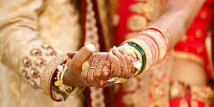 ಪ್ರೇಮ ವಿವಾಹ ಮಾಡಿಕೊಂಡ ಯುವತಿ; ತಾಯಿ ಆತ್ಮಹತ್ಯೆ