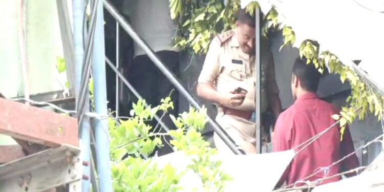 ಚಿಕ್ಕಣ್ಣ, ದರ್ಶನ್ ರಿಂದ ಸ್ಟೋನಿ ಬ್ರೂಕ್ ಪಬ್ ನಲ್ಲಿ ಸ್ಥಳ ಮಹಜರು