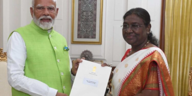 ರಾಜೀನಾಮೆ ನೀಡಿದ ನರೇಂದ್ರ ಮೋದಿ