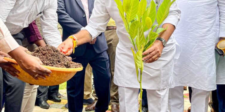 ಶಾಲಾ ಮಕ್ಕಳಿಂದ 2 ಲಕ್ಷ ಗಿಡ ನೆಡುವ ಹಸಿರು ರಕ್ಷಕ ಅಭಿಯಾನ: ಡಿಸಿಎಂ ಡಿ.ಕೆ.ಶಿವಕುಮಾರ್