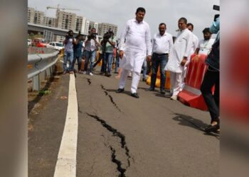 ಉದ್ಘಾಟನೆಯ ಒಂದು ತಿಂಗಳಿನಲ್ಲೇ ಅಟಲ್‌ ಸೇತು ರಸ್ತೆ ಬಿರುಕು ; ಬಿಜೆಪಿ ನಿರಾಕರಣೆ