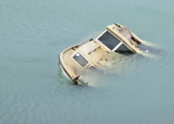 ದೋಣಿ ಮುಳುಗಿದ ಪರಿಣಾಮ 8 ಜನ ಬಲಿ!